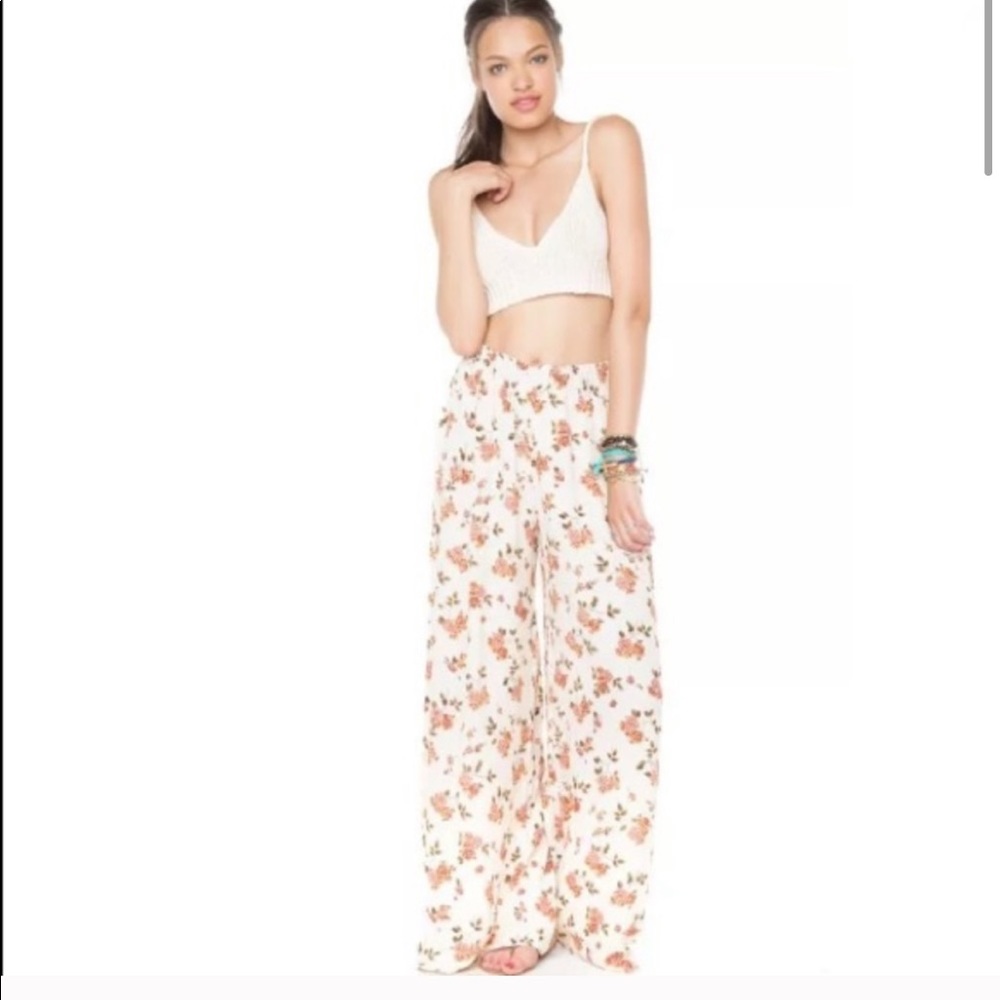 Like New Brandy Melville Flowy Floral Pants